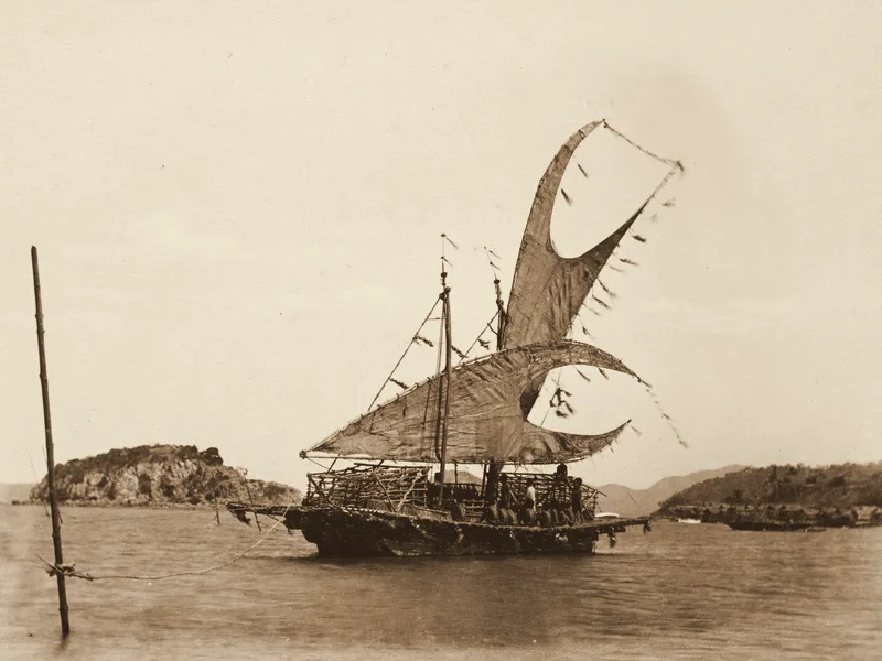 A lakatoi near Elevala, Port Moresby, 1885. Public domain.